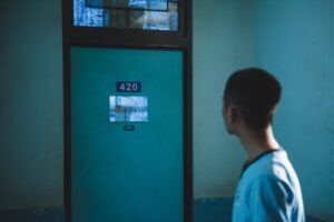 藍色項圈 The Blue Choker:終究我們都是體制下的一隻羊